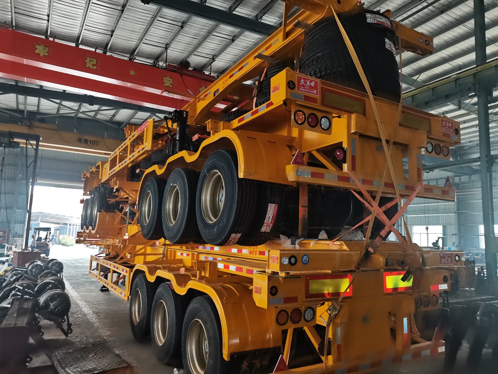 China 3 Axle 40-50 Ton 45FT Container Skeleton Semi - Trailer