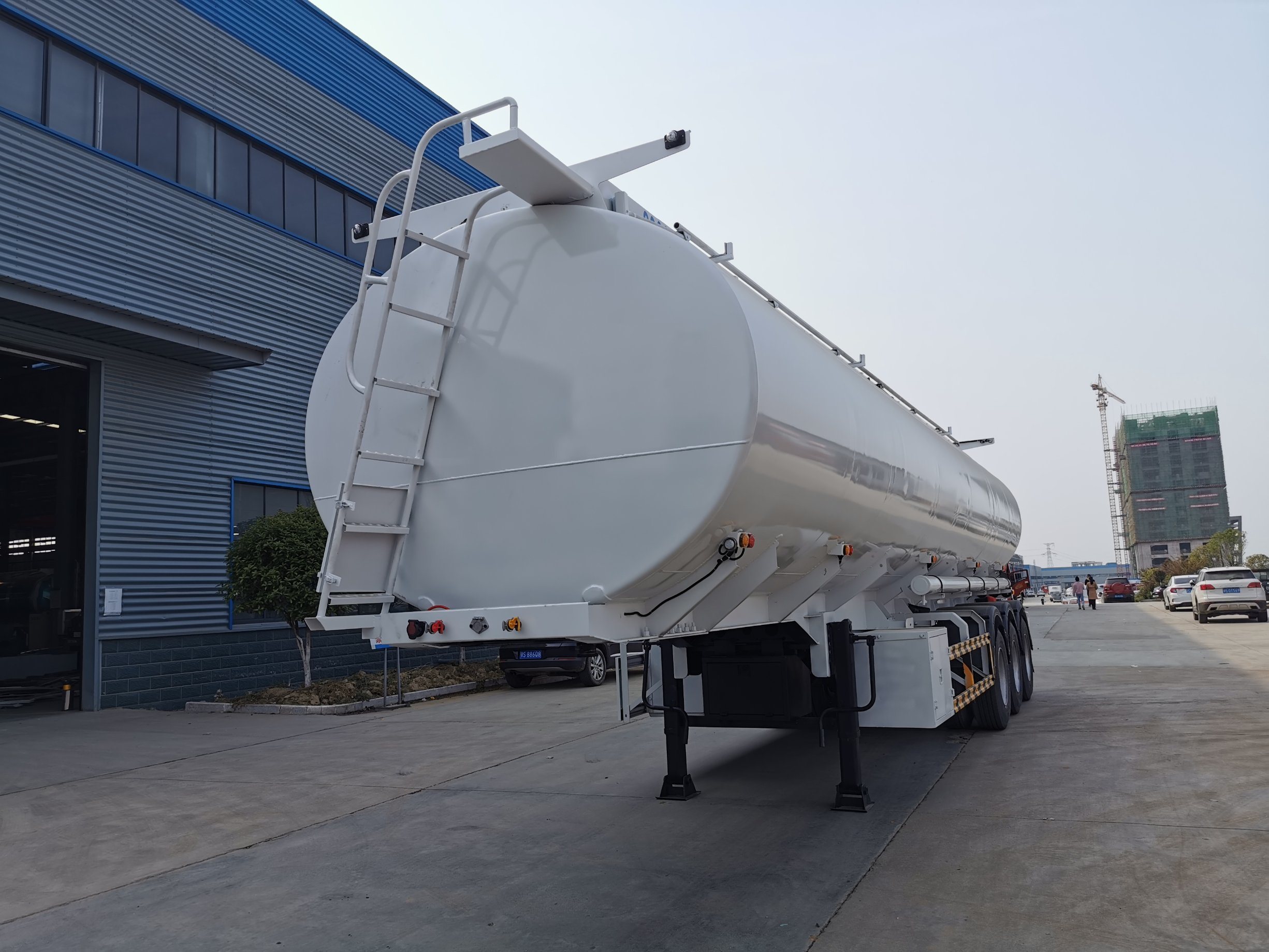 30000L-40000L Fuel Tanker Trailer with 3-6 Compartments