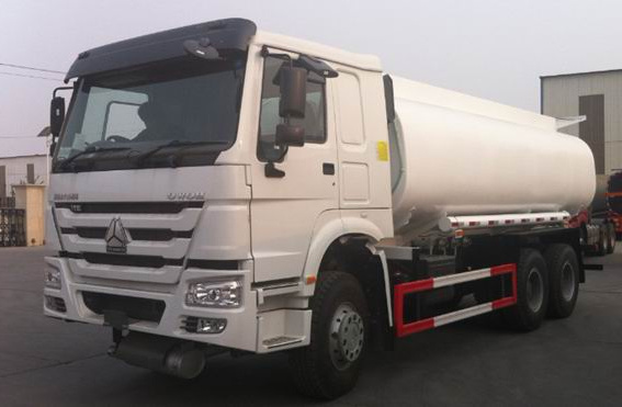 Dongfeng 15cbm Fuel Truck with Cummins Engine