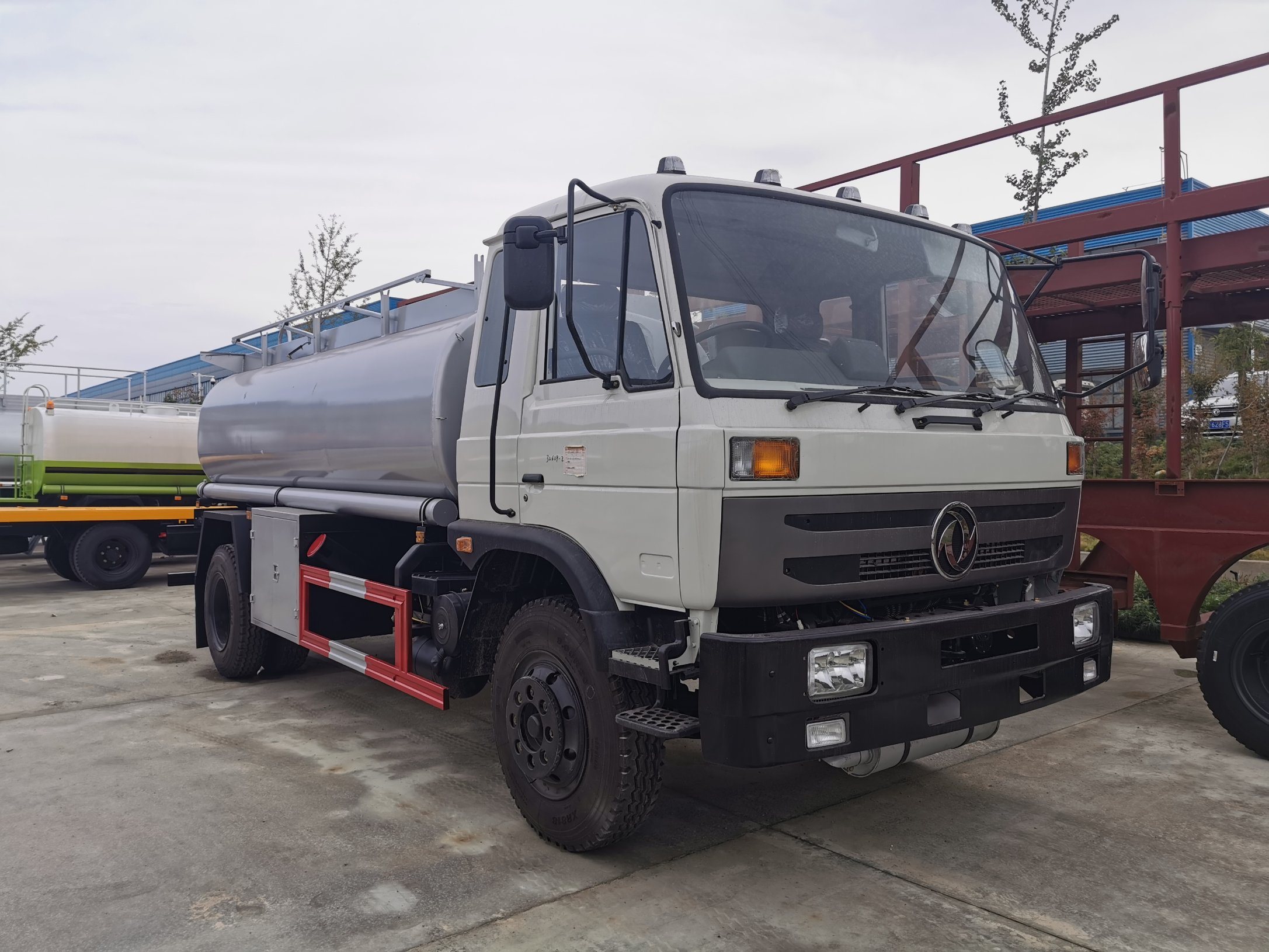 Dongfeng Refined 6X4 Fuel Tanker Truck