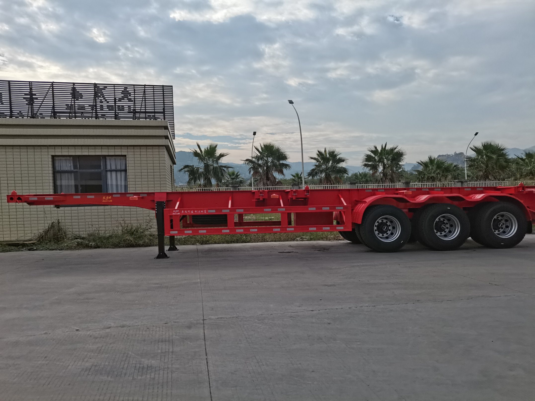 40FT-45FT Contaienr Skeleton Semi Trailer with Tri-Axle