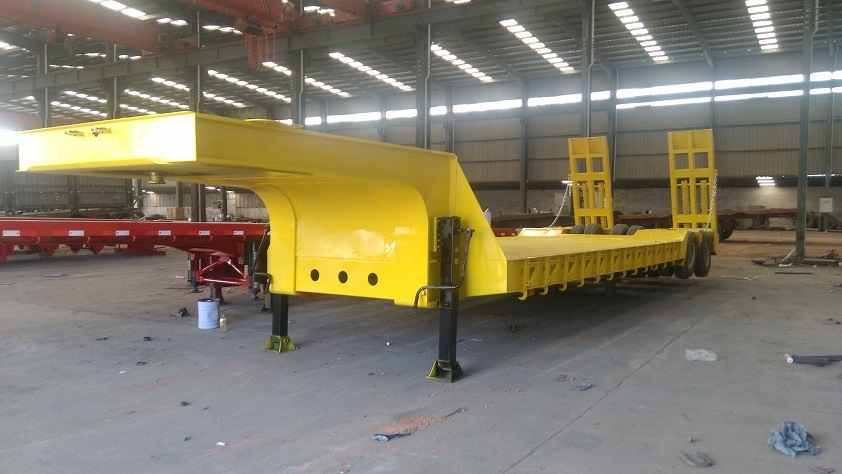 Heavy Duty Low Bed Semi Trailer with 60-100 Tons Capacity