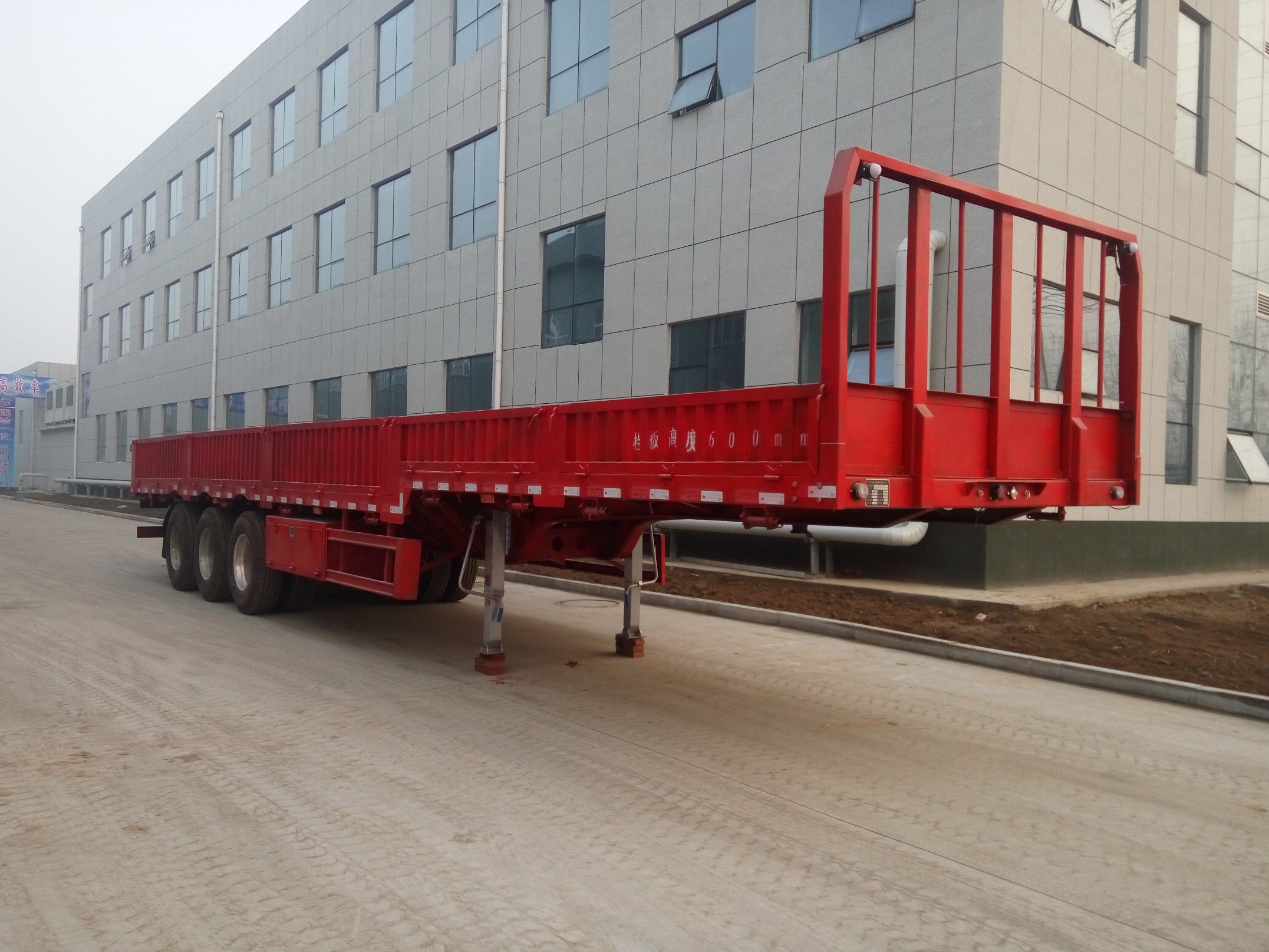 China 3/Tri Axles 60 Tons 20 FT 40FT Container Shipping Flat Deck High Bed Platform Flatbed Truck Semi Trailer